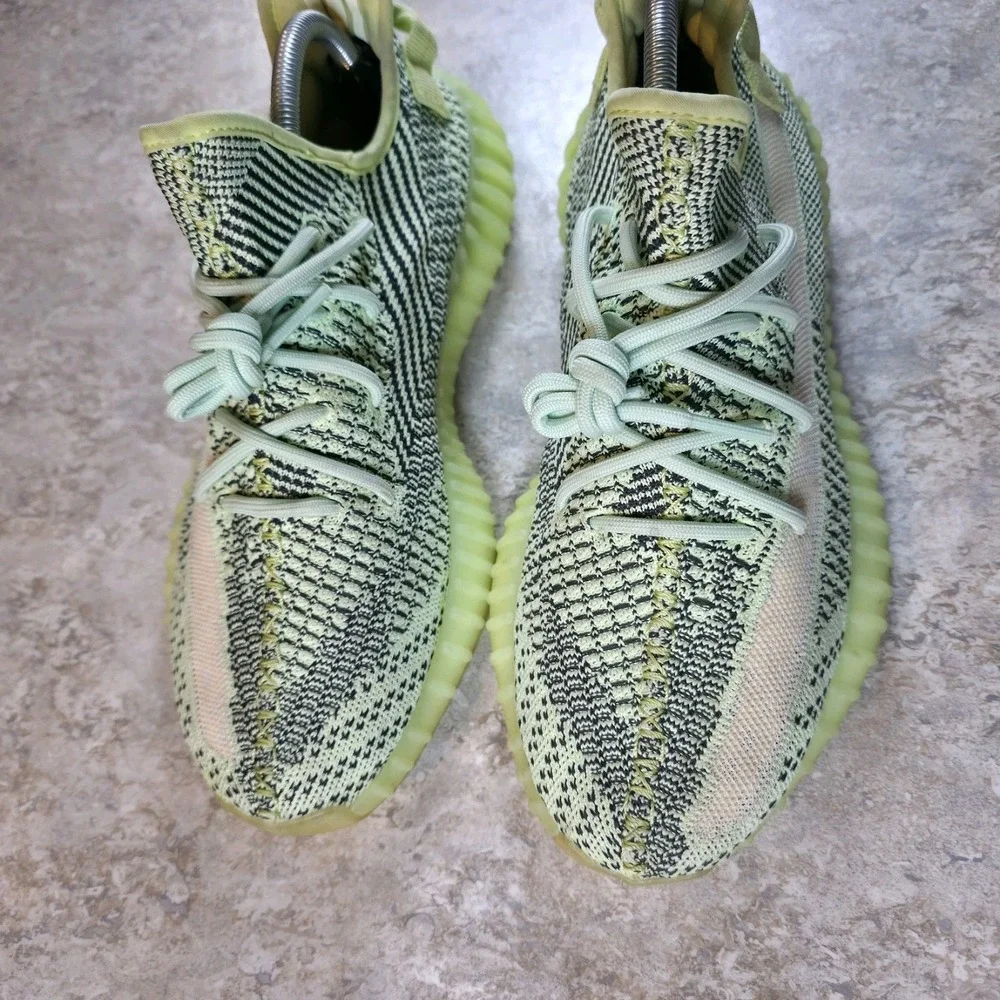 Yeezy Boost 350 V2 Yeezreel Adidas Non-Reflective Mens Size 10.5 Sneakers FW5191